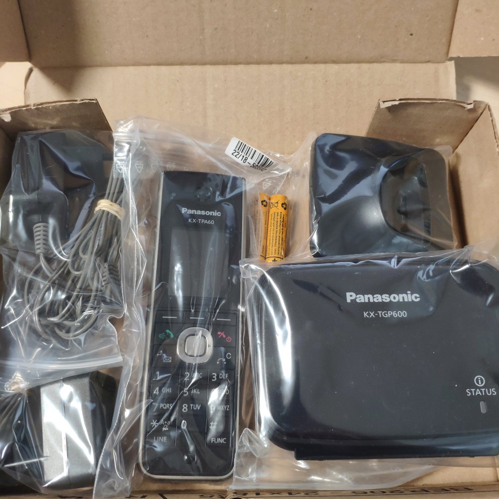 Panasonic KX-TGP600 Smart IP DECT wireless phone system, 94,01