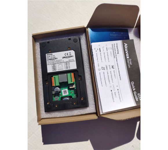Akuvox E11R Haussprechanlage, SIP Video Intercom mit Sensor Taste, RFID  (Aufputz)